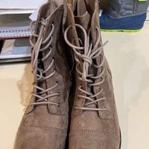 Women’s boots size 12